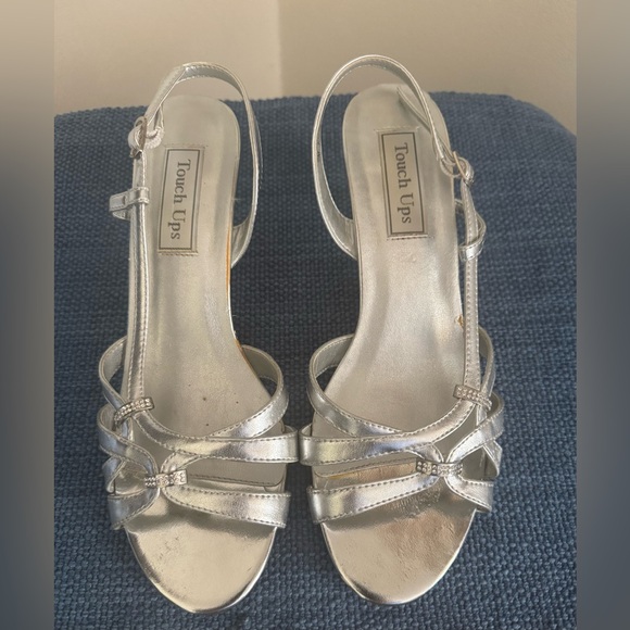 Beautiful, Touch Ups, Women’s Silver Shoes, Size 9M - Picture 4 of 5